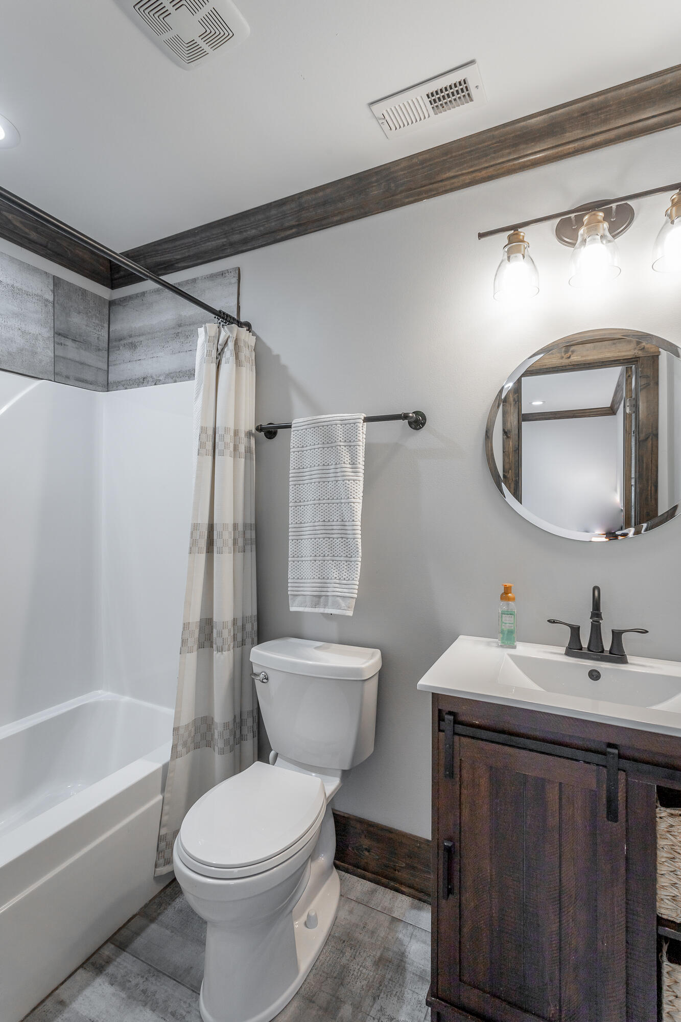 340 Potter Place Road Northwest Charleston, TN 37310 - Photo 39 of 60 Guest bath