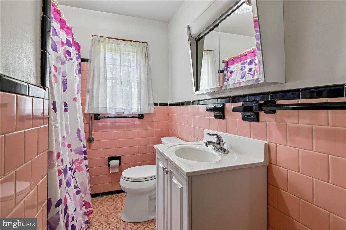1509 Duvall Road Annapolis, MD 21409 - Photo 35 of 39 a bathroom with a sink toilet and mirror