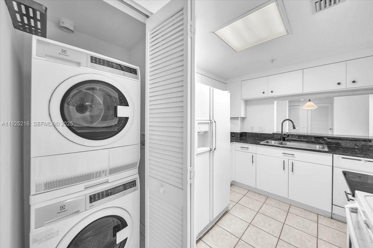 701 Brickell Key Boulevard, Unit 1911 Miami, FL 33131 - Photo 26 of 39 a view of a kitchen with sink washer and dryer