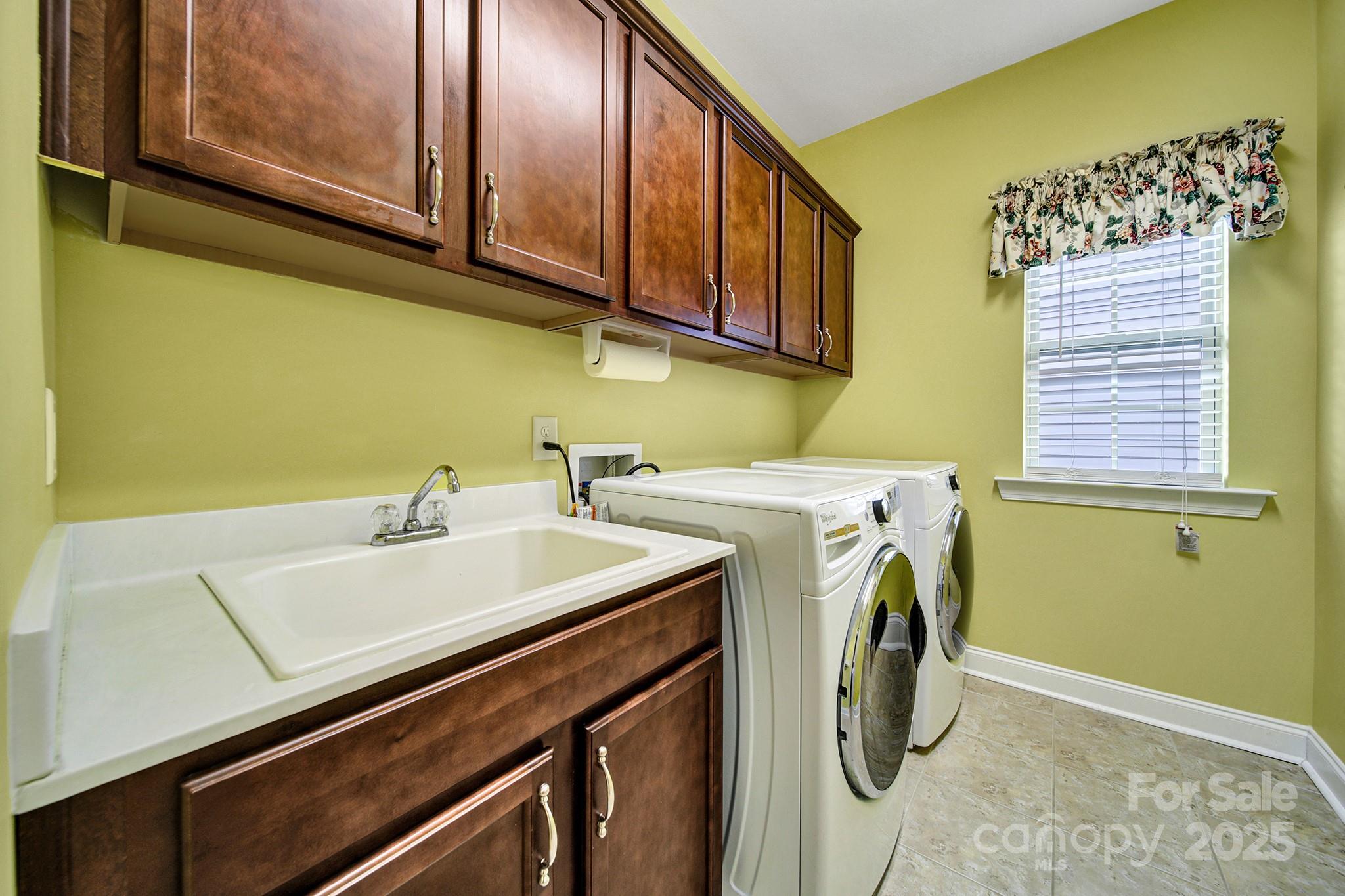 998 Emory Lane Fort Mill, SC 29708 - Photo 27 of 48 a utility room with dryer and washer