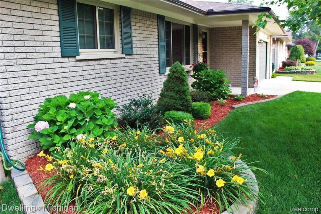 384 Buckingham Road Canton, MI 48188 - Photo 3 of 39 IMG_1828.JPG