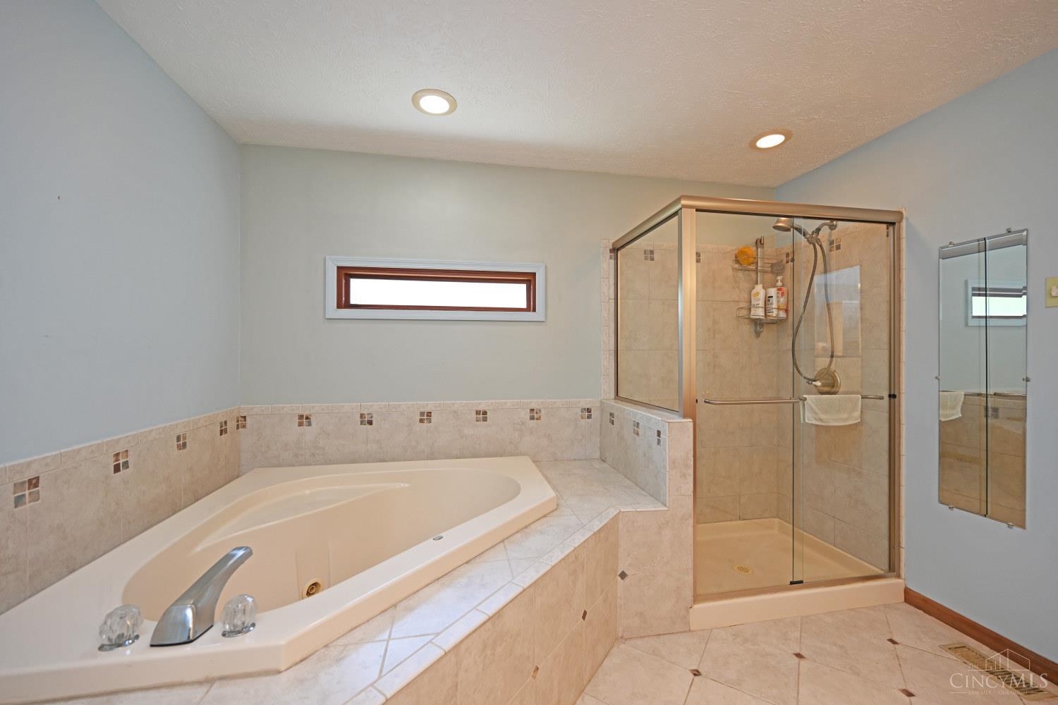 3444 Cutter Lane Maineville, OH 45039 - Photo 32 of 62 Nice separate shower from the tub!