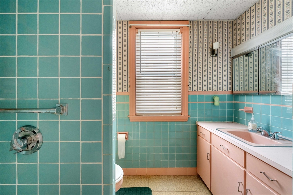 18 Raddin Grove Avenue Lynn, MA 01905 - Photo 15 of 42