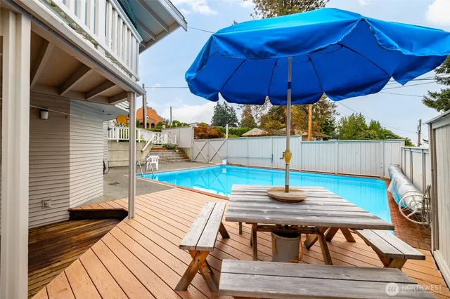 a outdoor view with a sitting space