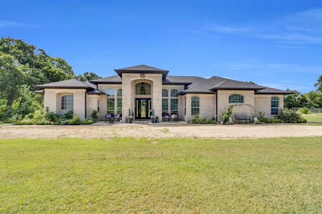 $900,000 | 7400 County Road 305, Grandview, TX 76050