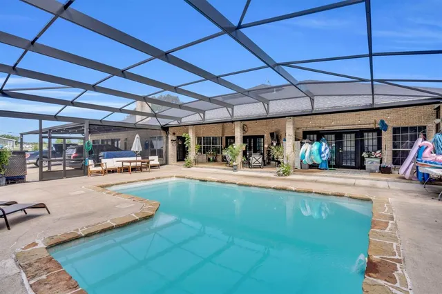 $900,000 | 7400 County Road 305, Grandview, TX 76050