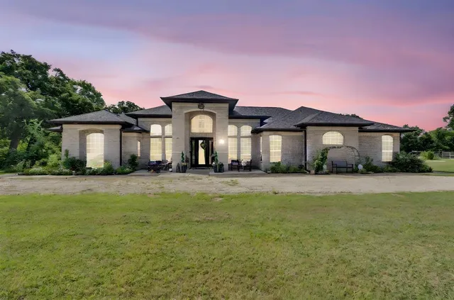 $900,000 | 7400 County Road 305, Grandview, TX 76050