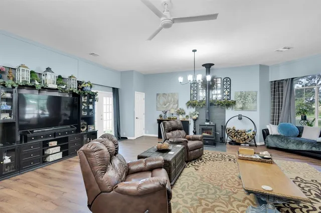 $900,000 | 7400 County Road 305, Grandview, TX 76050