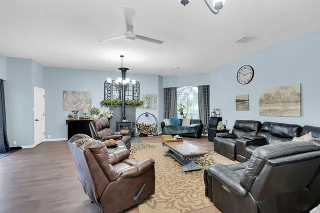 $900,000 | 7400 County Road 305, Grandview, TX 76050