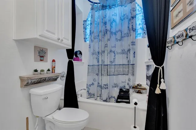 $900,000 | 7400 County Road 305, Grandview, TX 76050