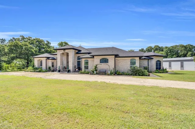 $900,000 | 7400 County Road 305, Grandview, TX 76050