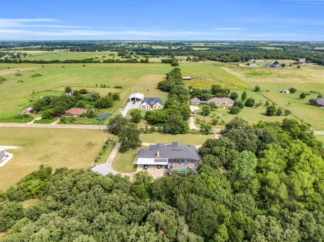 $900,000 | 7400 County Road 305, Grandview, TX 76050