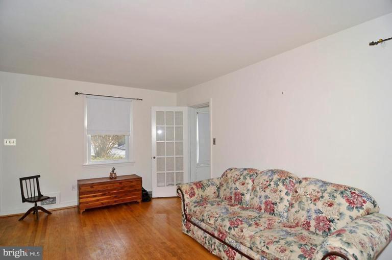 9300 Glenville Road Silver Spring, MD 20901 - Photo 2 of 11 Living Room