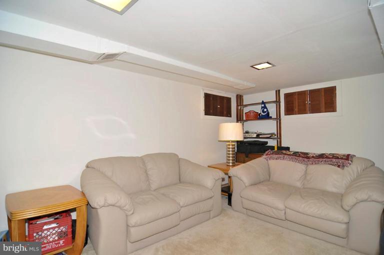 9300 Glenville Road Silver Spring, MD 20901 - Photo 5 of 11 Family Room