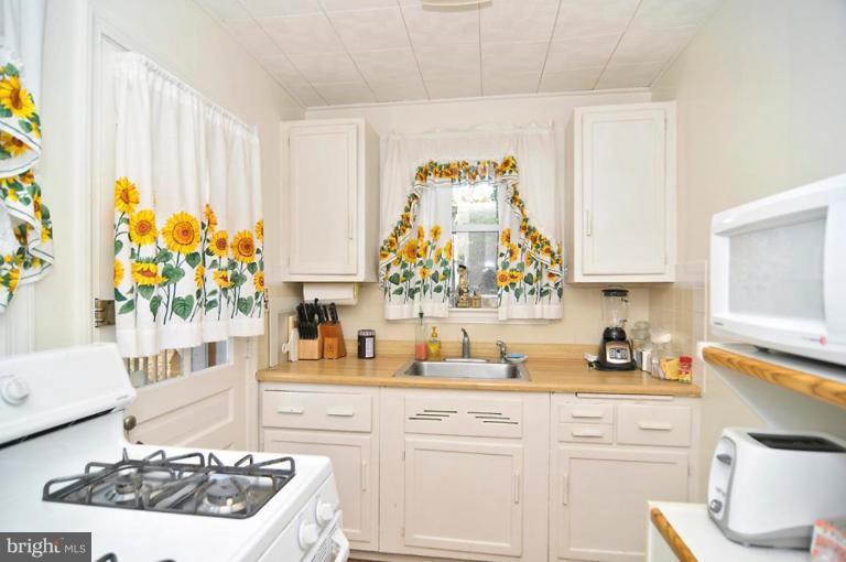 9300 Glenville Road Silver Spring, MD 20901 - Photo 6 of 11 Kitchen