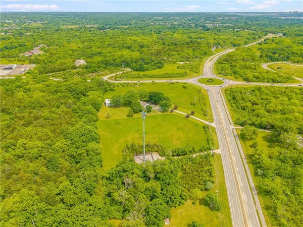 $1,475,000 | 13220 Highway 45, Parkville, MO 64152