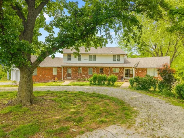 $1,475,000 | 13220 Highway 45, Parkville, MO 64152