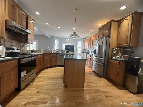 $689,900 | 7 Old Town Road, Seymour, CT 06483