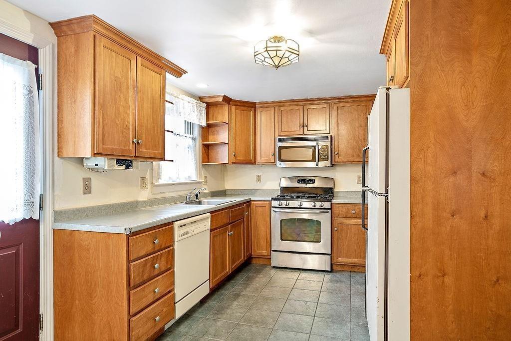 16 Ellery Road Waltham, MA 02453 - Photo 29 of 32 Gallery Image 29
