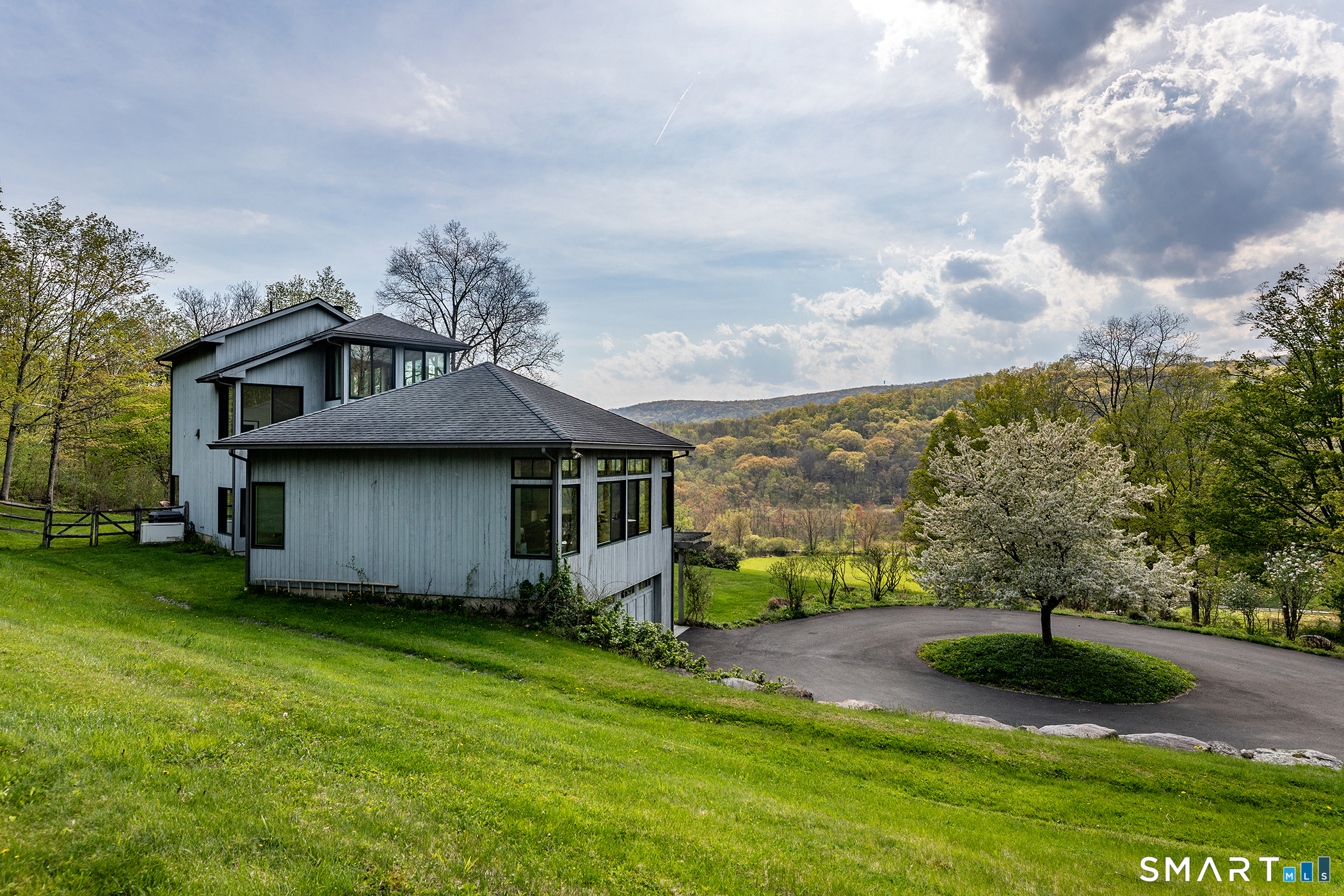 16 Anderson Acres Road Kent, CT 06785 - Photo 36 of 40 a front view of a house with garden