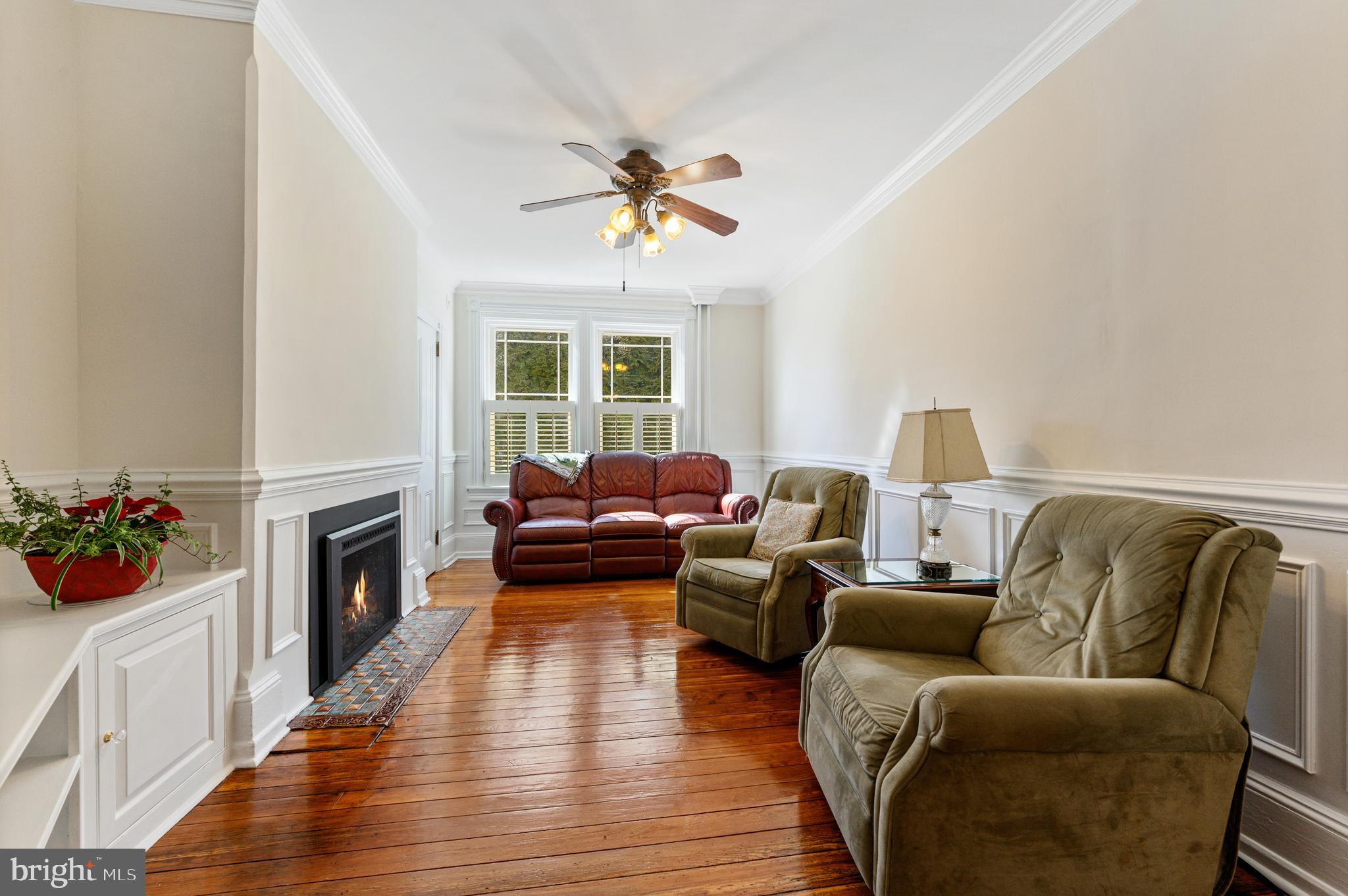 234 Keller Road Berwyn, PA 19312 - Photo 19 of 49 Family Room/built ins