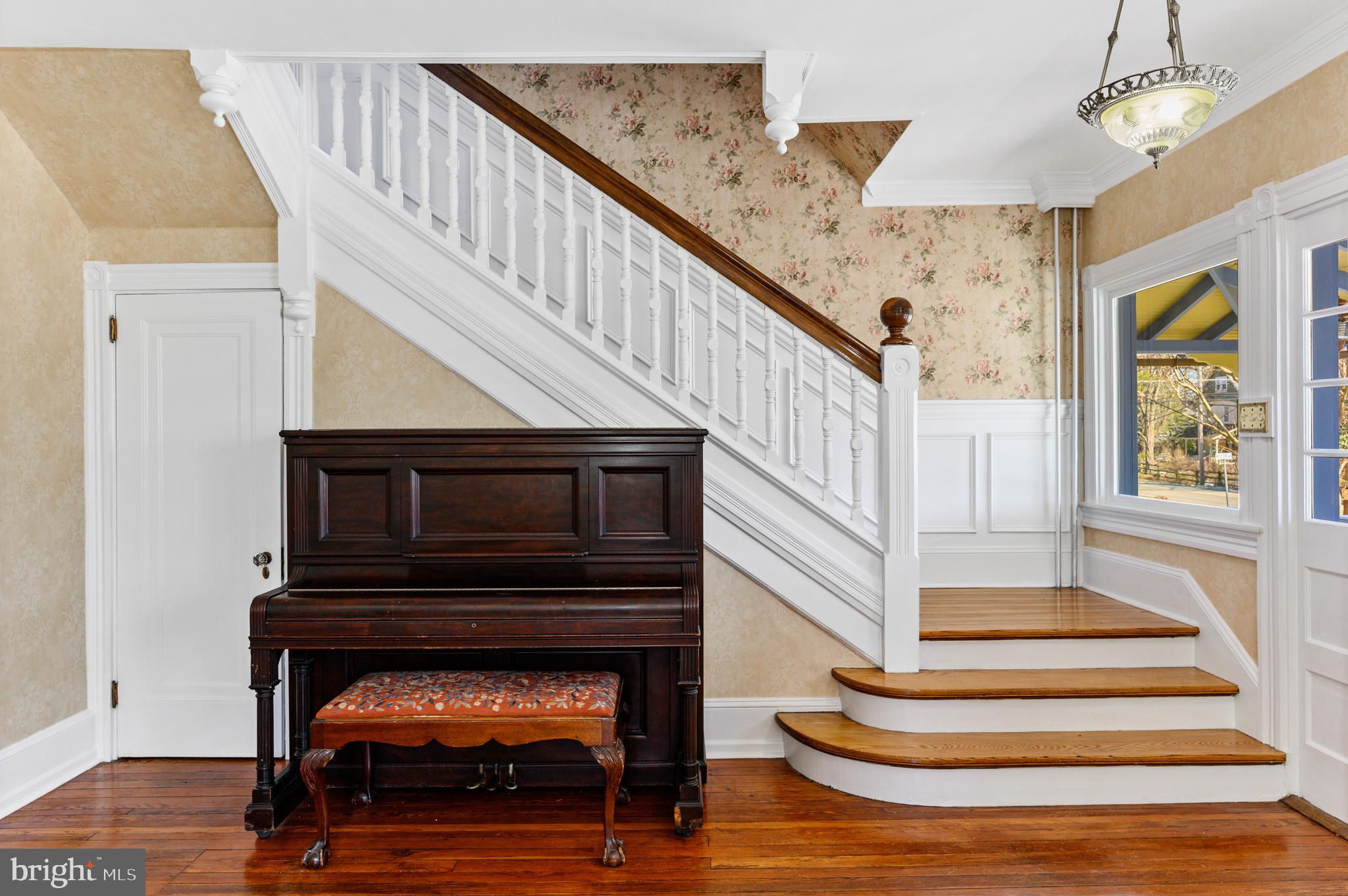 234 Keller Road Berwyn, PA 19312 - Photo 27 of 49 Front stairs