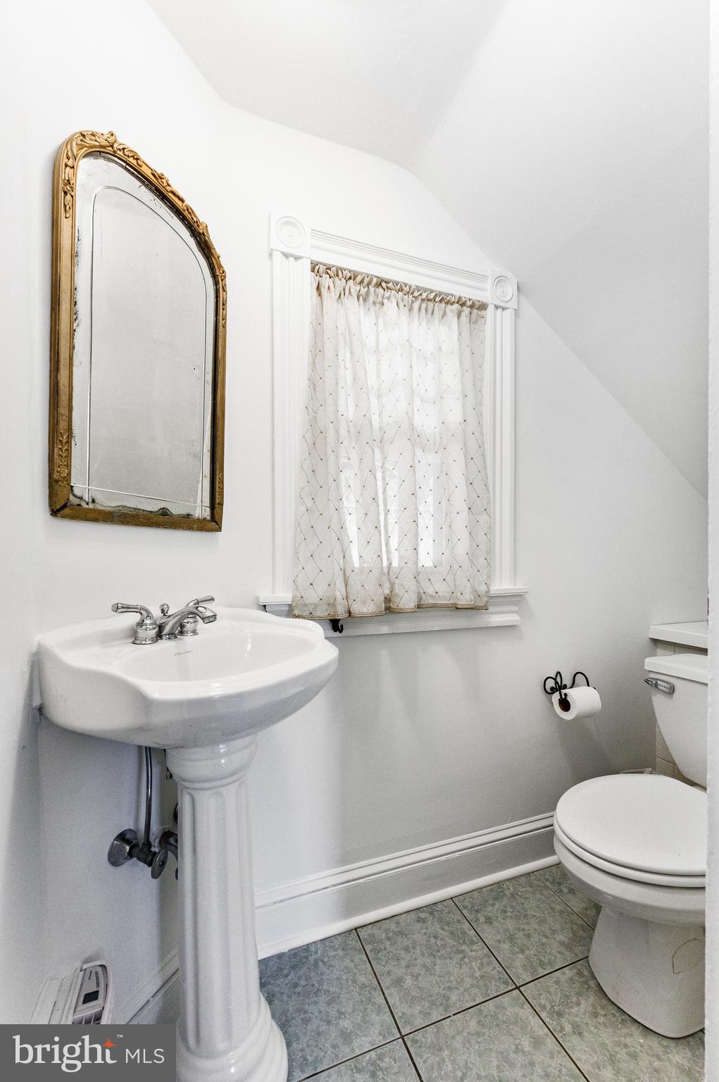 234 Keller Road Berwyn, PA 19312 - Photo 28 of 49 First floor powder room