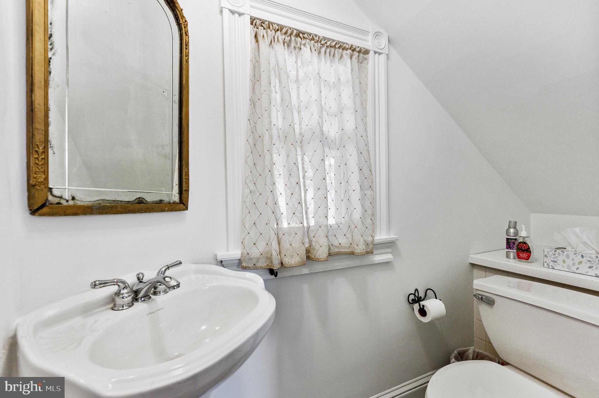 234 Keller Road Berwyn, PA 19312 - Photo 29 of 49 Powder Room