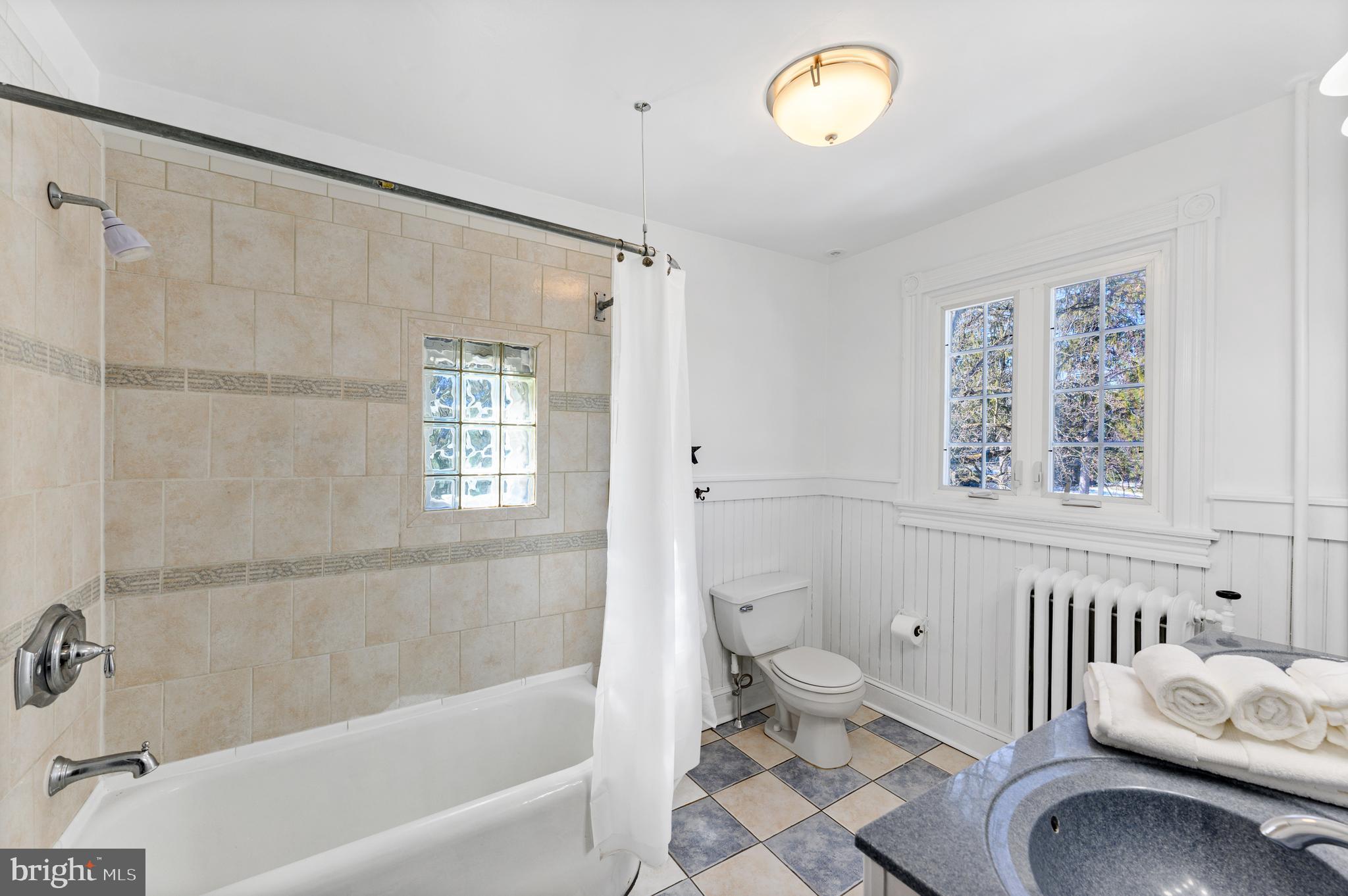 234 Keller Road Berwyn, PA 19312 - Photo 40 of 49 Hall full bath/tub