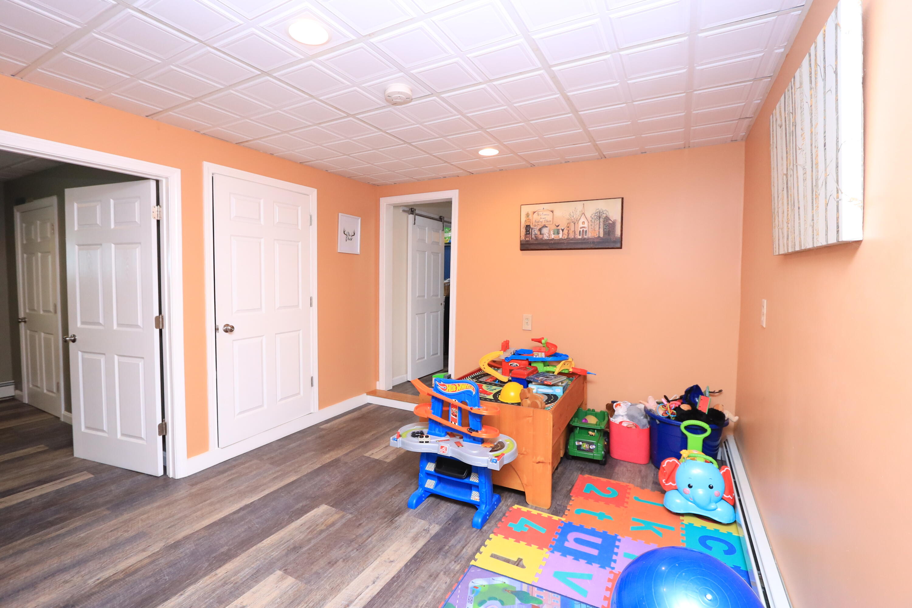 04 Playroom - Office