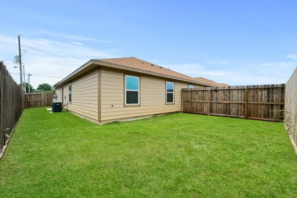 $1,350 | 155 South Bend Drive, Unit B, Willis, TX 77378