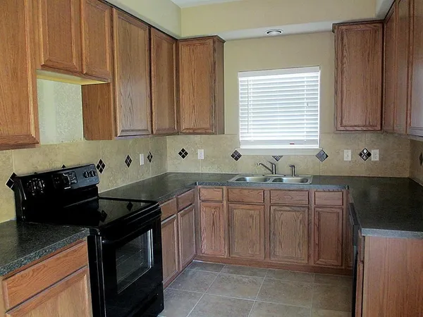 $1,350 | 155 South Bend Drive, Unit B, Willis, TX 77378