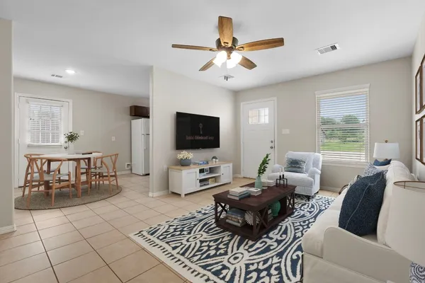 $1,350 | 155 South Bend Drive, Unit B, Willis, TX 77378