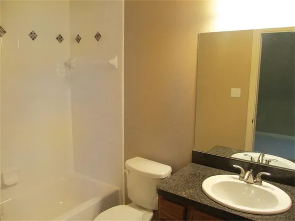 $1,350 | 155 South Bend Drive, Unit B, Willis, TX 77378