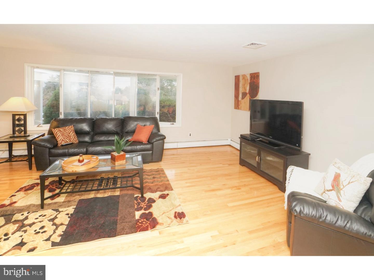 65 Starling Road Southampton, PA 18966 - Photo 8 of 25 Living Room