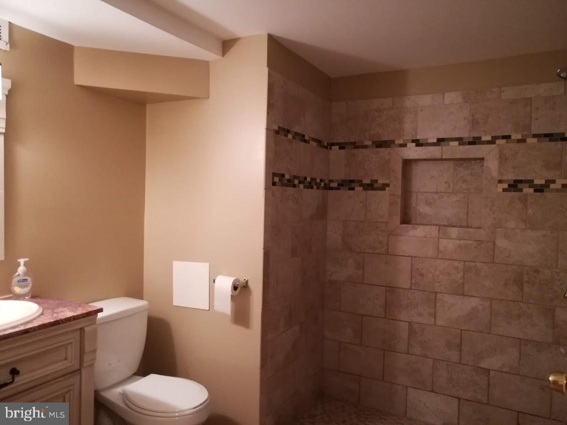 1506 Northbourne Road Baltimore, MD 21239 - Photo 14 of 17 Bathroom