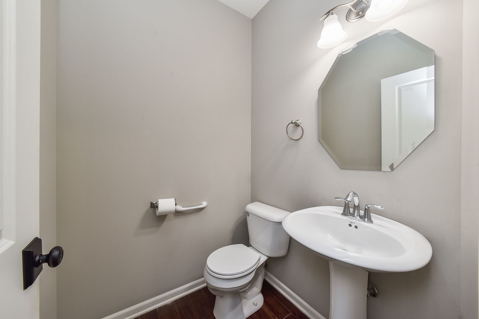 243 Bennett Drive Carol Stream, IL 60188 - Photo 13 of 23 a bathroom with a toilet sink and mirror