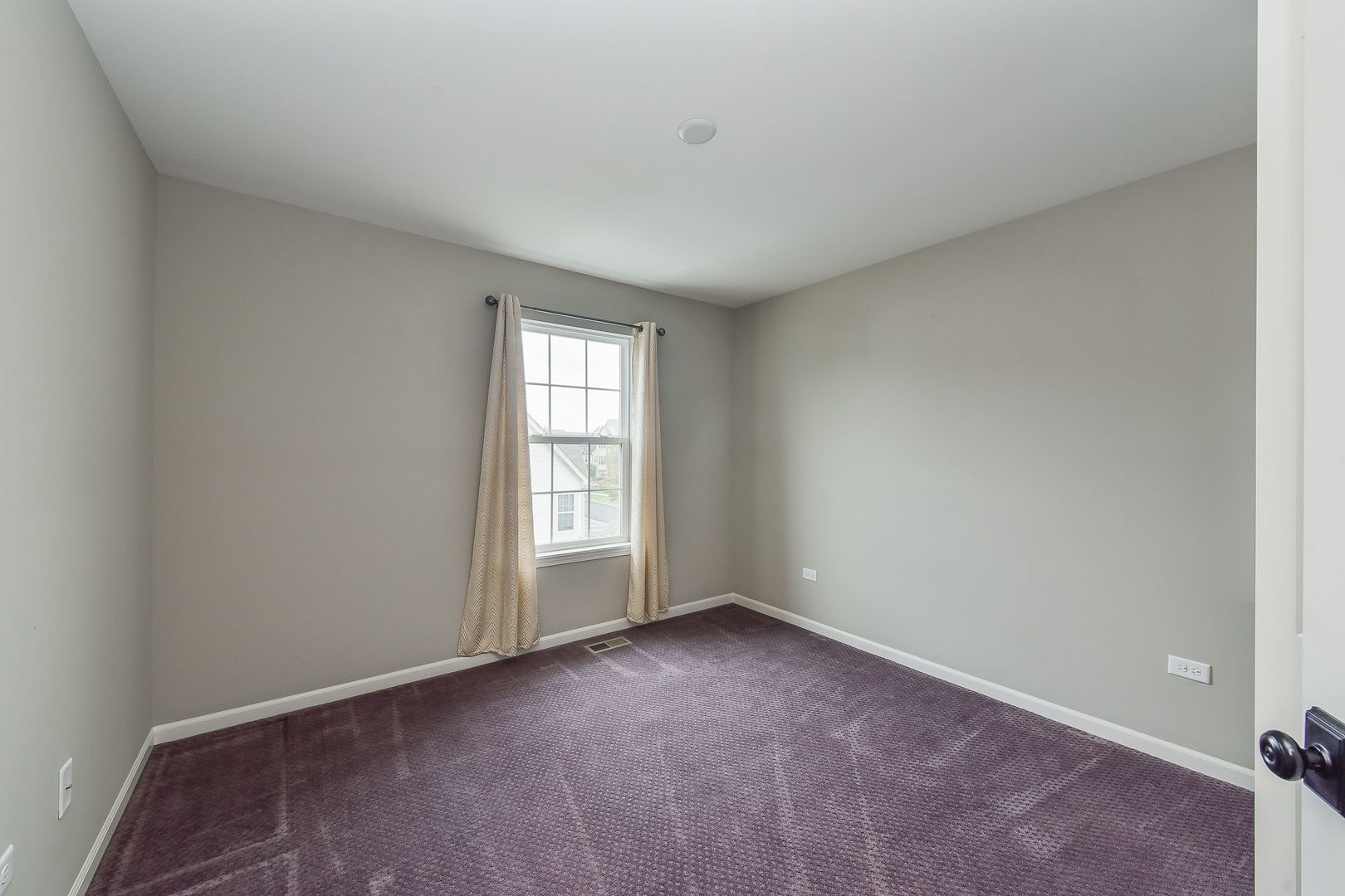 243 Bennett Drive Carol Stream, IL 60188 - Photo 15 of 23 an empty room with windows