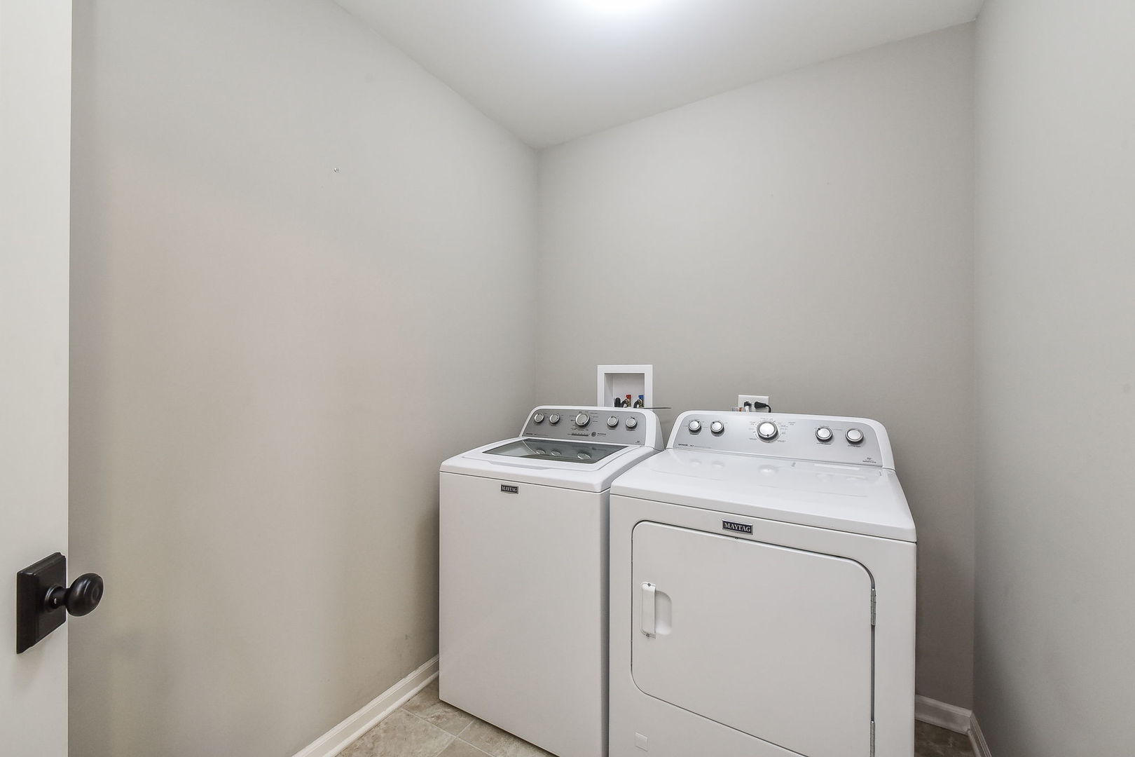 243 Bennett Drive Carol Stream, IL 60188 - Photo 17 of 23 a utility room with dryer and washer