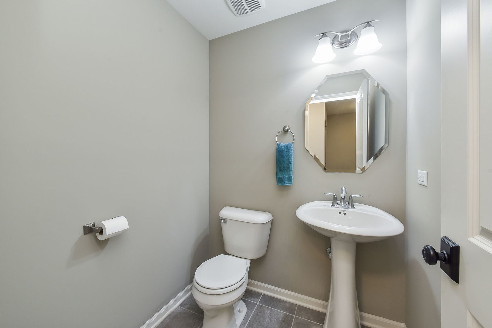 243 Bennett Drive Carol Stream, IL 60188 - Photo 19 of 23 a bathroom with a toilet sink and mirror
