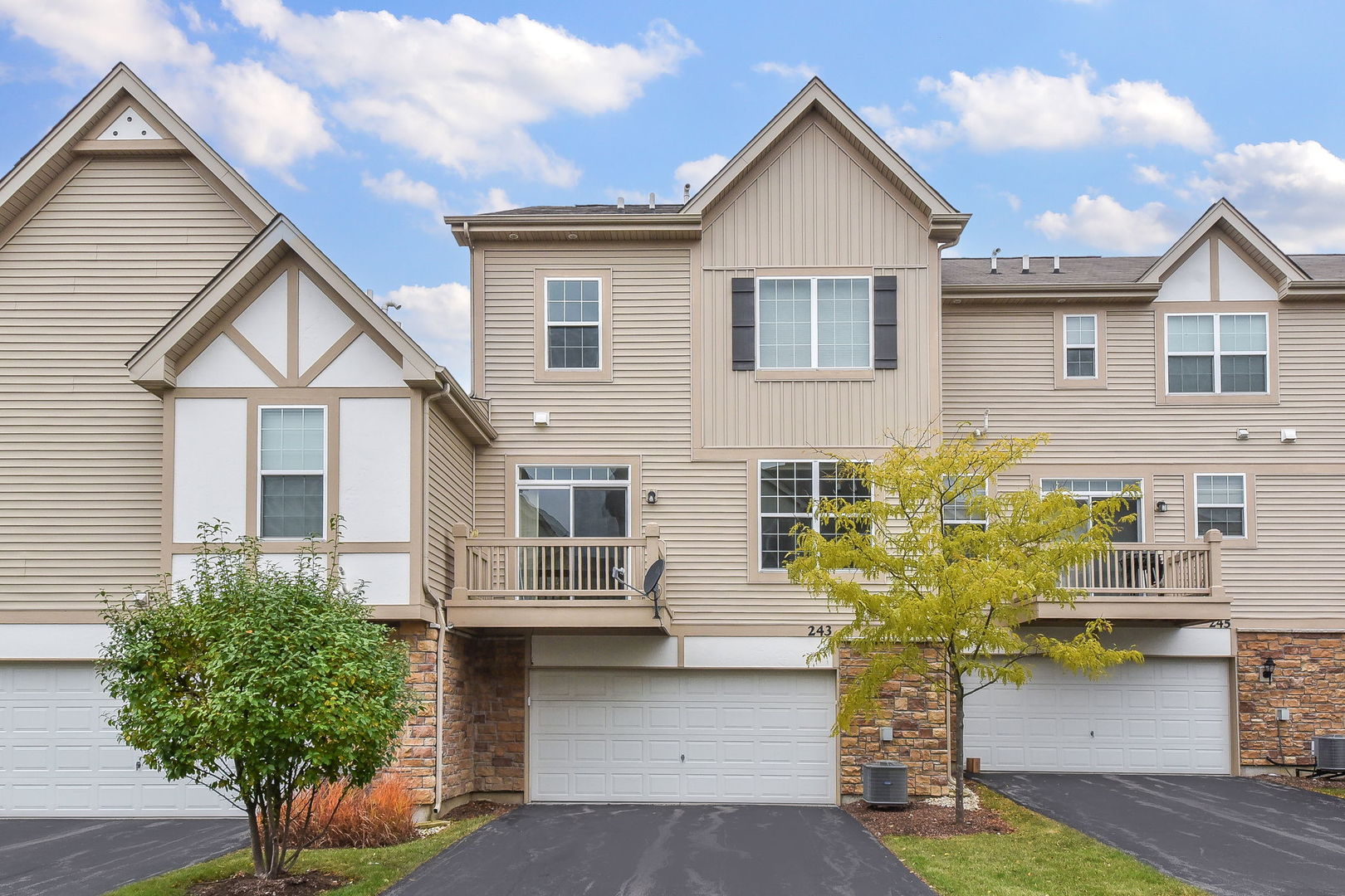 243 Bennett Drive Carol Stream, IL 60188 - Photo 20 of 23 a front view of a house with outdoor seating