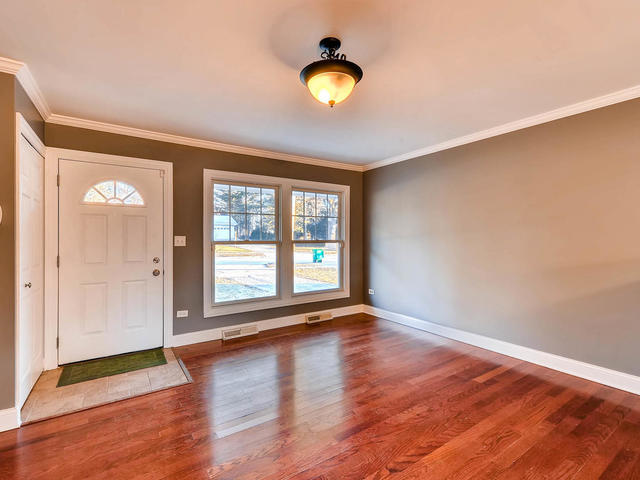 407 Highland Road Grayslake, IL 60030 - Photo 5 of 24 Gallery Image 5
