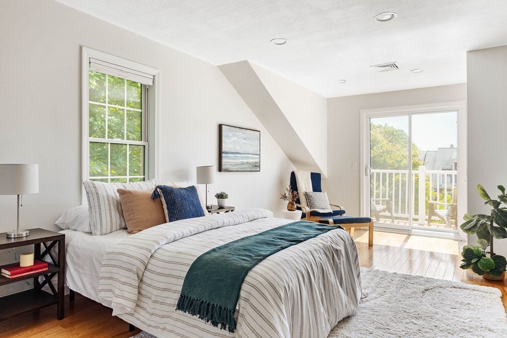 40 Brattle Street, Unit 7 Arlington, MA 02476 - Photo 12 of 25 a bedroom with a bed and a large window