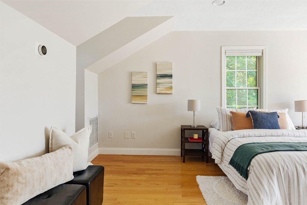 40 Brattle Street, Unit 7 Arlington, MA 02476 - Photo 13 of 25 a bedroom with a bed and a couch