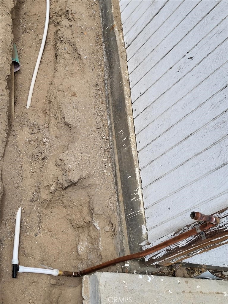 13807 Carson Street Trona, CA 93562 - Photo 28 of 37 a view of a door