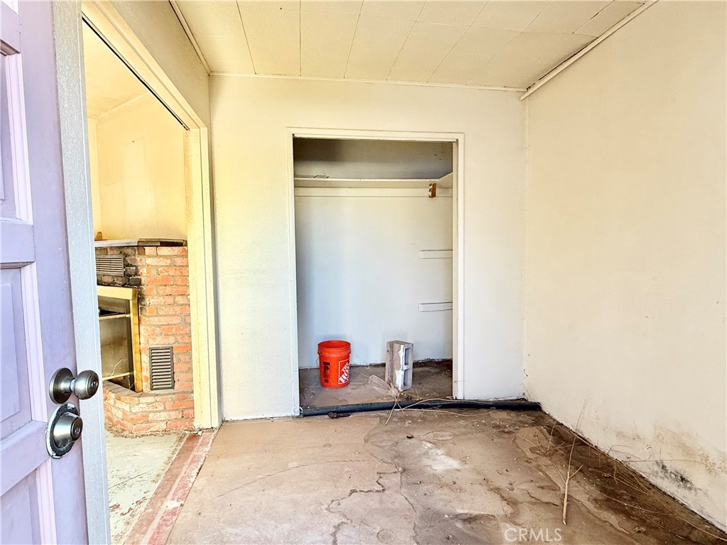 13807 Carson Street Trona, CA 93562 - Photo 7 of 37 a view of a room with gym equipment