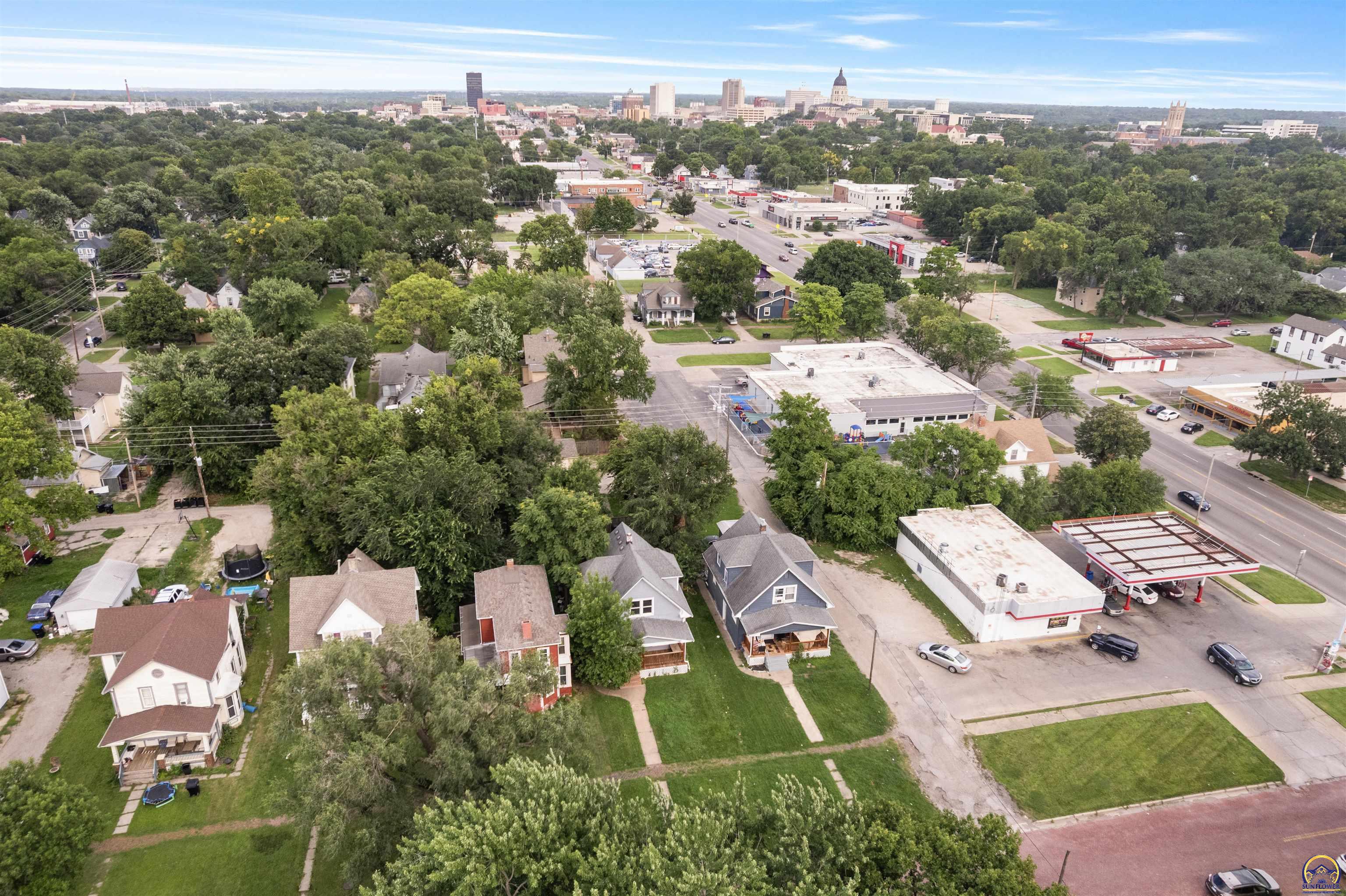 518 Southwest Lane Street Topeka, KS 66606 - Photo 7 of 56
