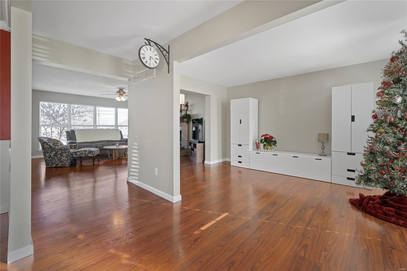 34 Logan Crossing Circle O'Fallon, MO 63366 - Photo 5 of 54