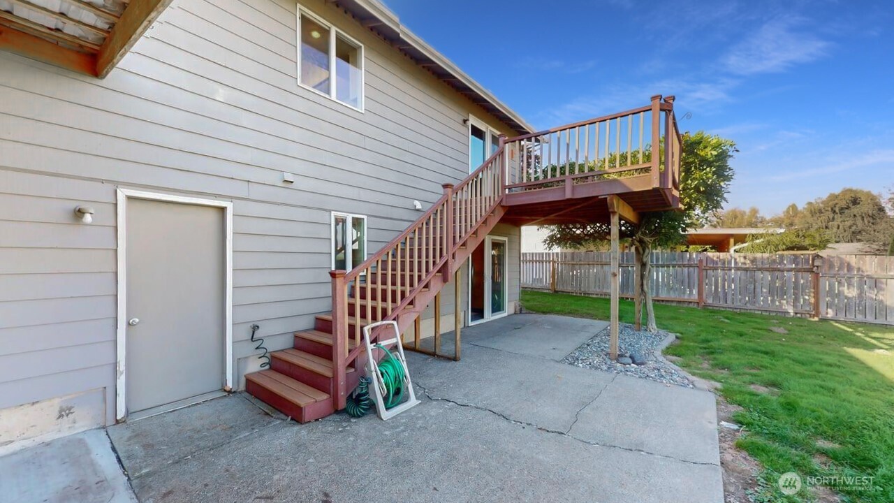 14835 Valley View Drive Mount Vernon, WA 98273 - Photo 18 of 25 a view of a house with backyard and porch