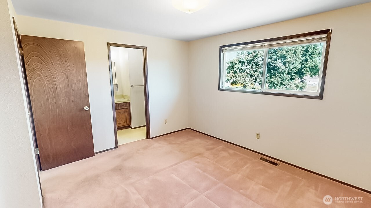 14835 Valley View Drive Mount Vernon, WA 98273 - Photo 8 of 25 an empty room with a window